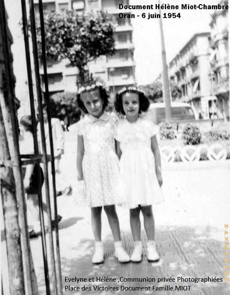 1954 06 06 COMMUNION PRIVEE Ma cousine Evelyne et moi.JPG